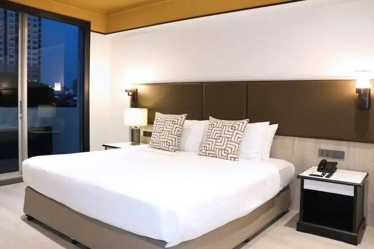 The Quarter Saphan Khwai By Uhg