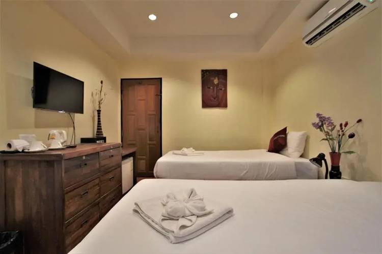 Karon Beach Pool Hotel