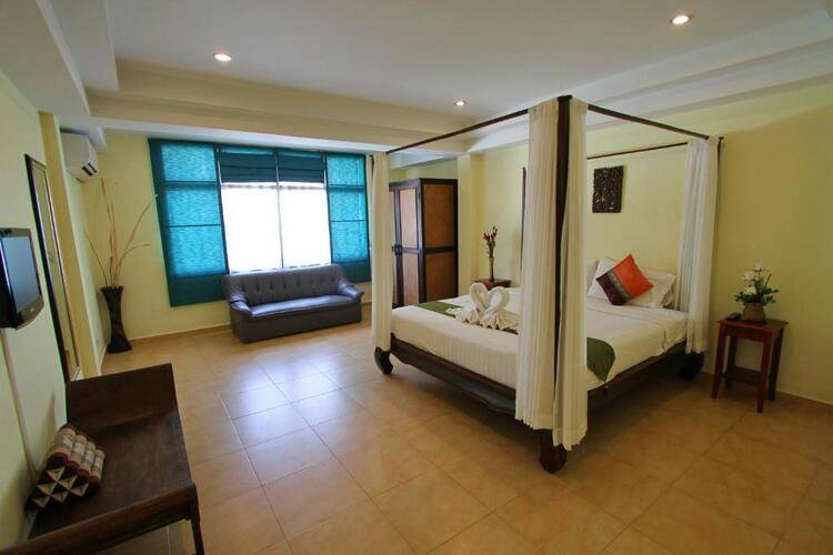 Karon Beach Pool Hotel