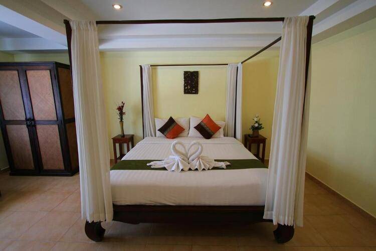 Karon Beach Pool Hotel