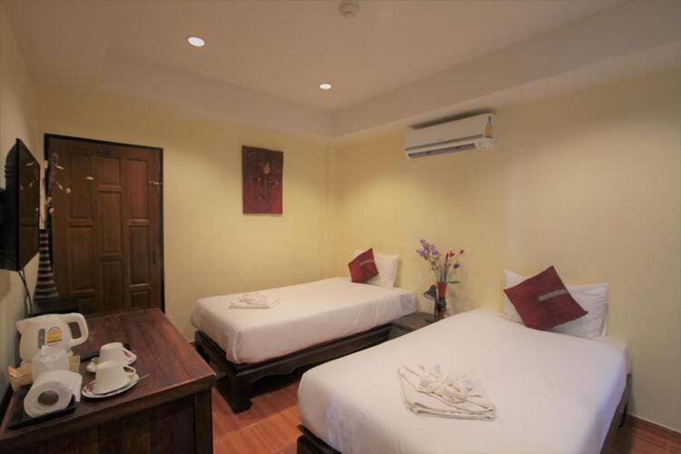 Karon Beach Pool Hotel