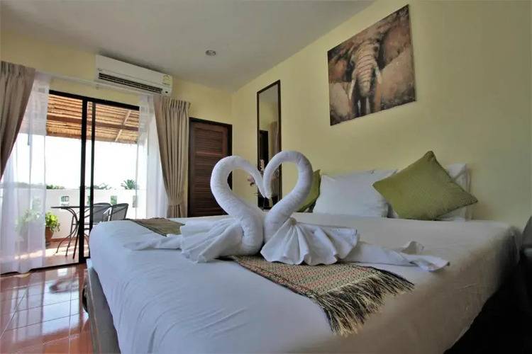 Karon Beach Pool Hotel