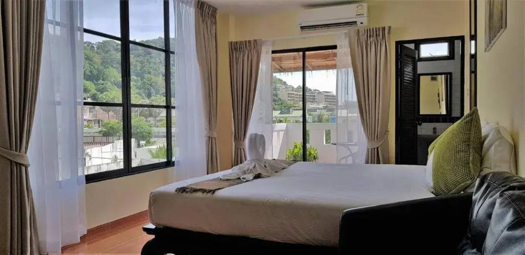 Karon Beach Pool Hotel
