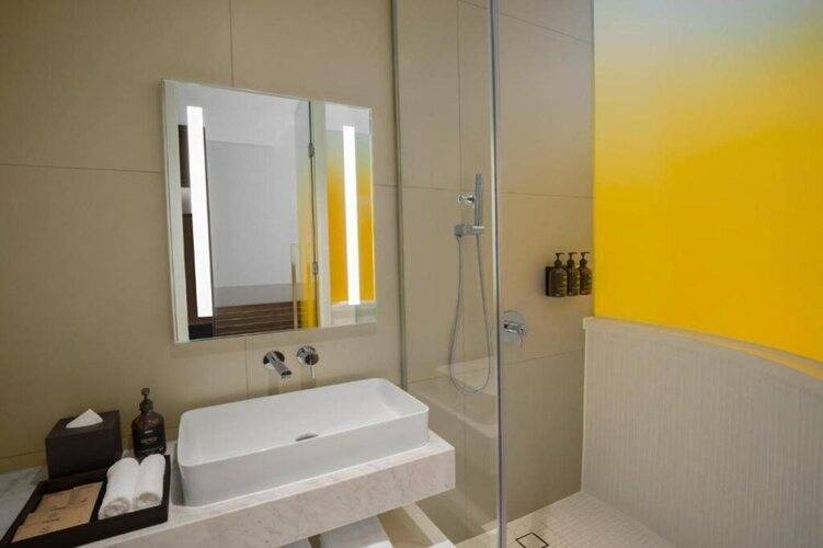 Wink Icon Hotel Danang Riverside - 24hrs Stay & Rooftop Pool Bar