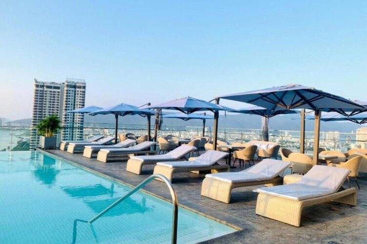 Wink Icon Hotel Danang Riverside - 24hrs Stay & Rooftop Pool Bar