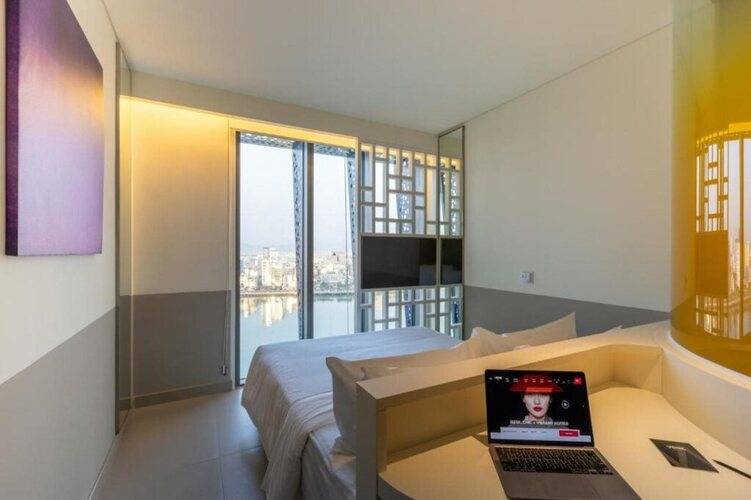 Wink Icon Hotel Danang Riverside - 24hrs Stay & Rooftop Pool Bar