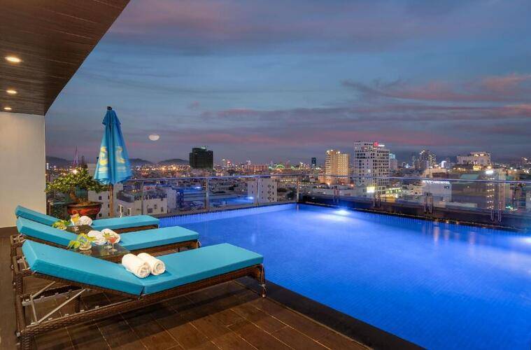 Отель Sana Danang Beach