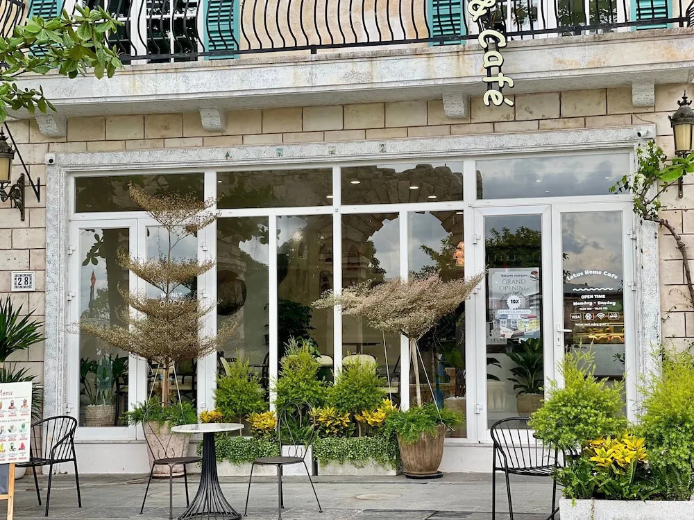 Lotus Home Cafe - Cable Car Station