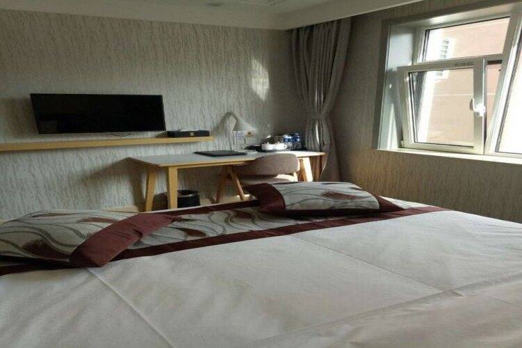 Super 8 (Beijing West Balizhuang Road)