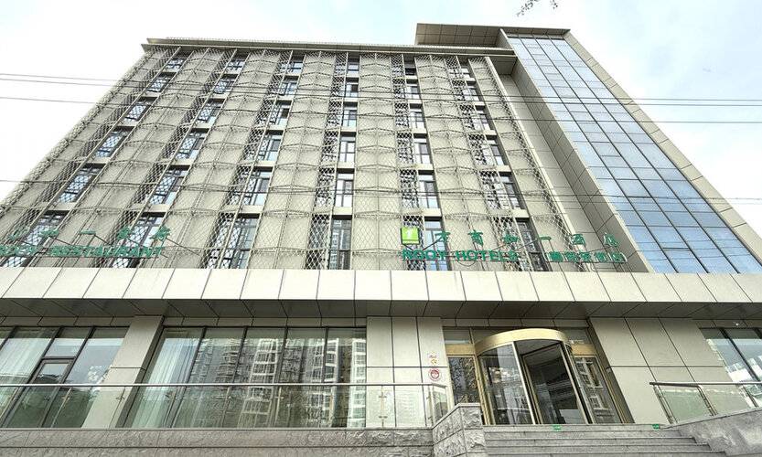 Wanshang Ruyi Hotel (Beijing Lugu East Street)