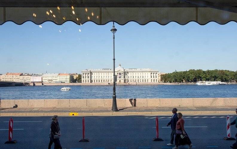 Роскошь С Видом На Неву И Разводной Мост