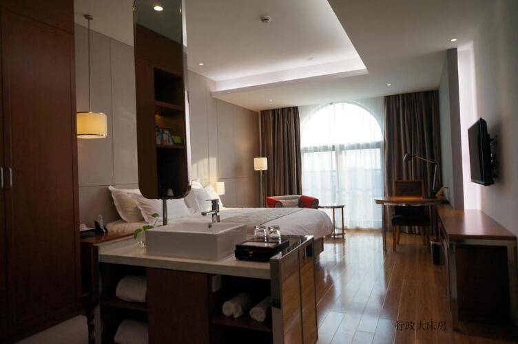Baolong Homelike Hotel (Shanghai Yugang Wharf)