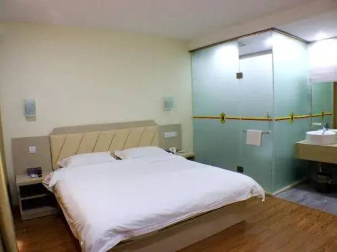 Super 8 Shanghai Dongjing Huanlegu Dongye Road