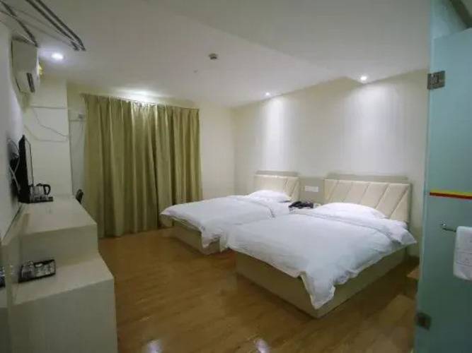 Super 8 Shanghai Dongjing Huanlegu Dongye Road