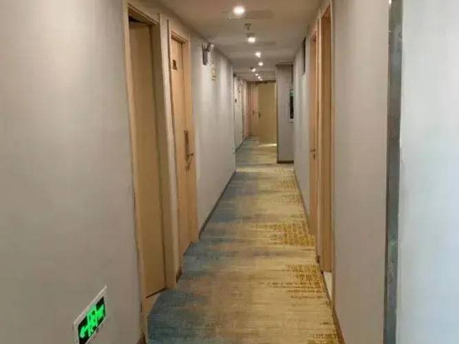 Zsmart Zhishang Hotel (Shanghai Chest Hospital Hongqiao Road Subway Station Branch)
