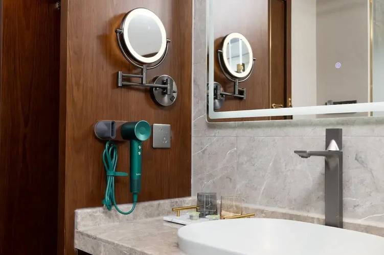 Nostalgia S Hotel(Shanghai Railway Station & Suzhou Creek)