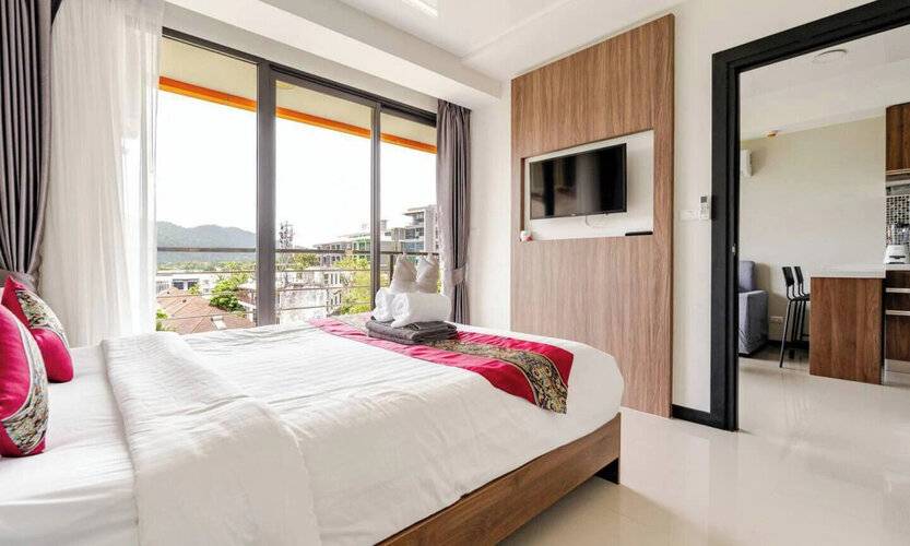 Naiharn Pearl Condo Hotel By Villacarte