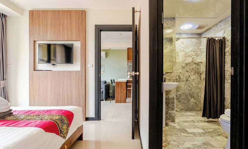 Naiharn Pearl Condo Hotel By Villacarte