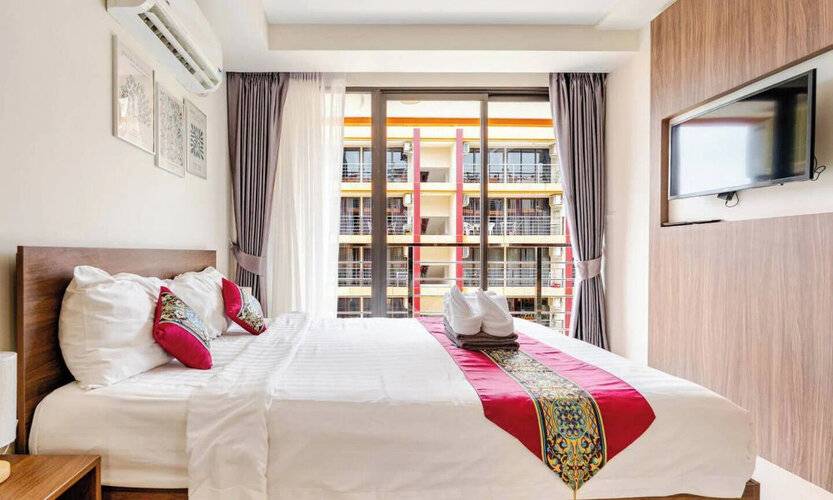 Naiharn Pearl Condo Hotel By Villacarte