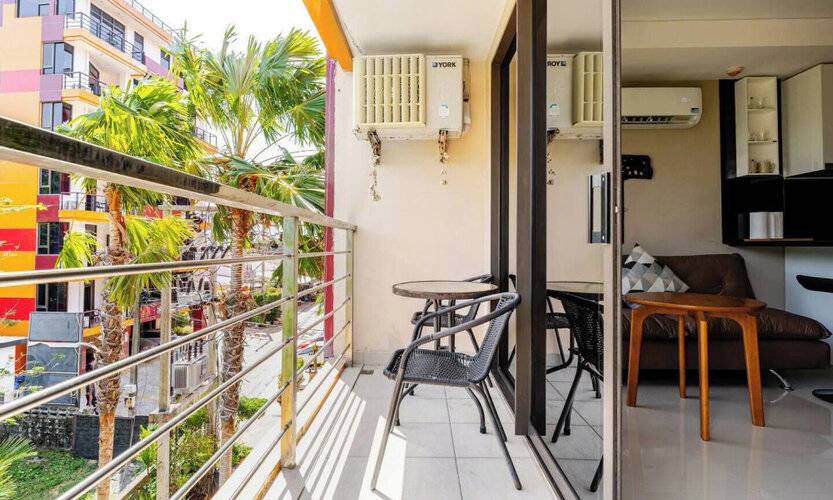 Naiharn Pearl Condo Hotel By Villacarte