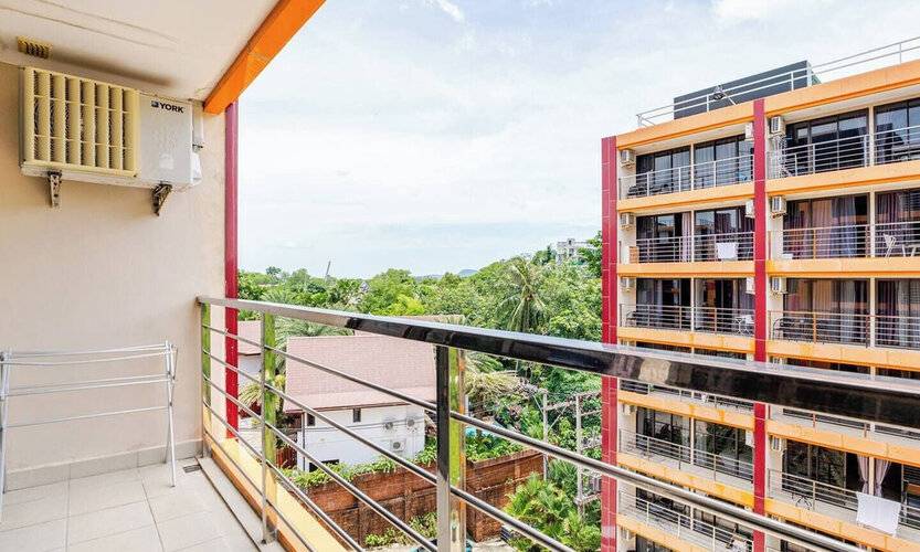 Naiharn Pearl Condo Hotel By Villacarte