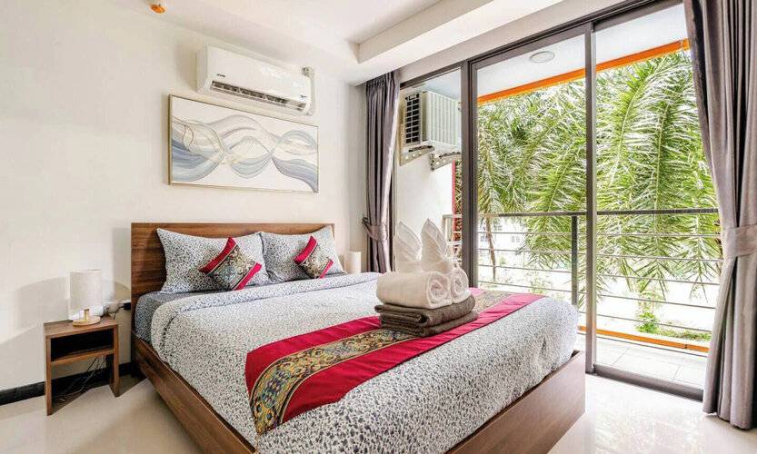 Naiharn Pearl Condo Hotel By Villacarte