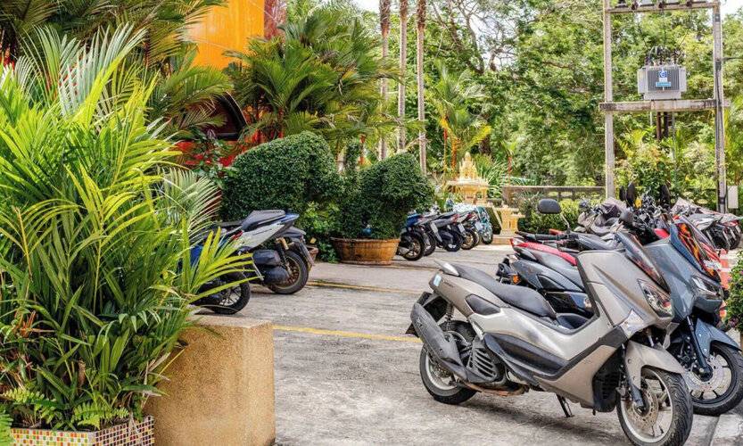 Naiharn Pearl Condo Hotel By Villacarte