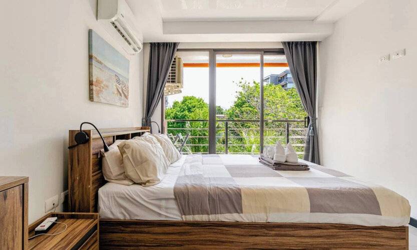 Naiharn Pearl Condo Hotel By Villacarte