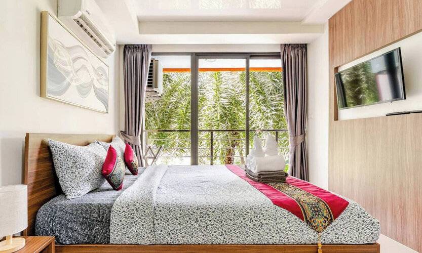 Naiharn Pearl Condo Hotel By Villacarte