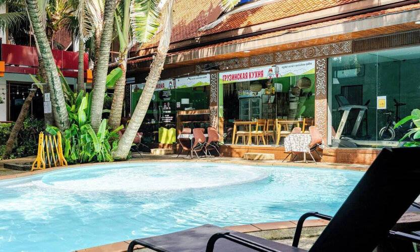 Naiharn Pearl Condo Hotel By Villacarte