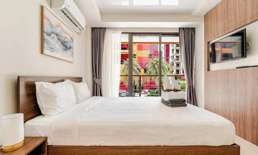 Naiharn Pearl Condo Hotel By Villacarte