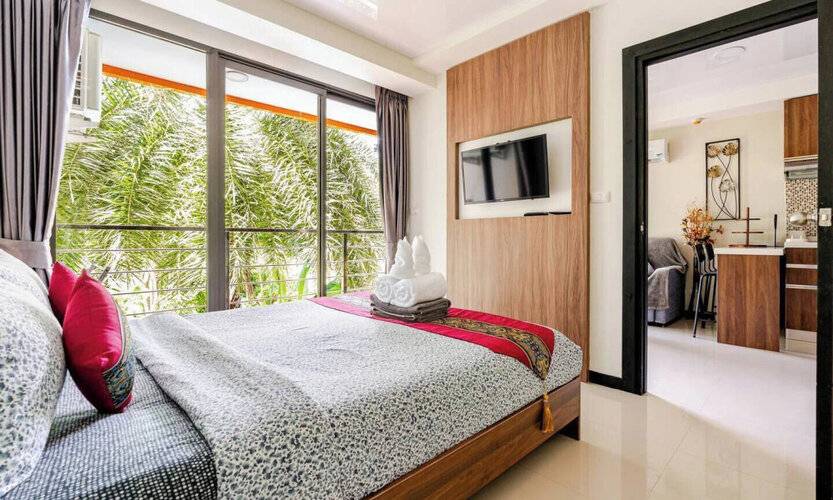 Naiharn Pearl Condo Hotel By Villacarte