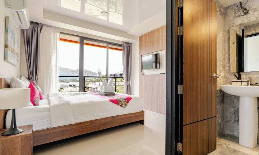 Naiharn Pearl Condo Hotel By Villacarte