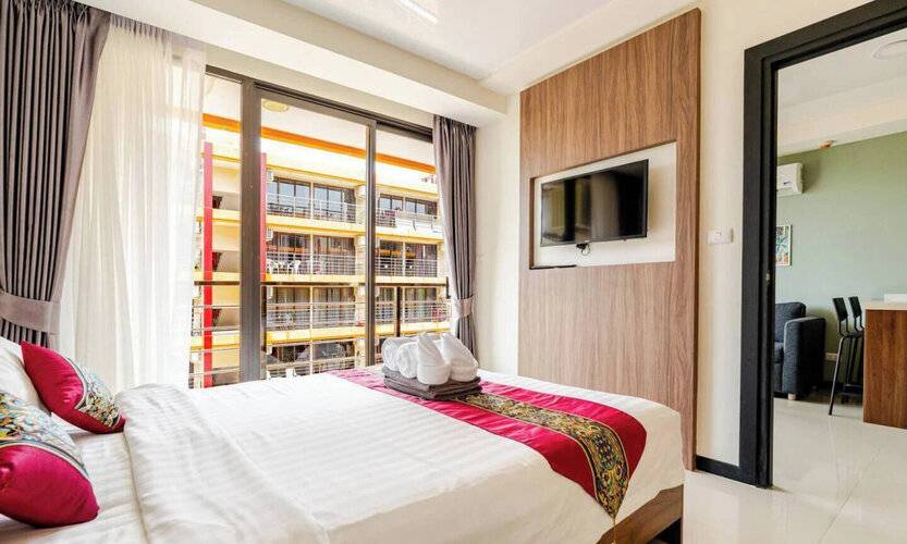 Naiharn Pearl Condo Hotel By Villacarte