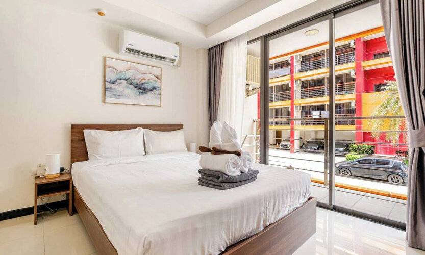 Naiharn Pearl Condo Hotel By Villacarte