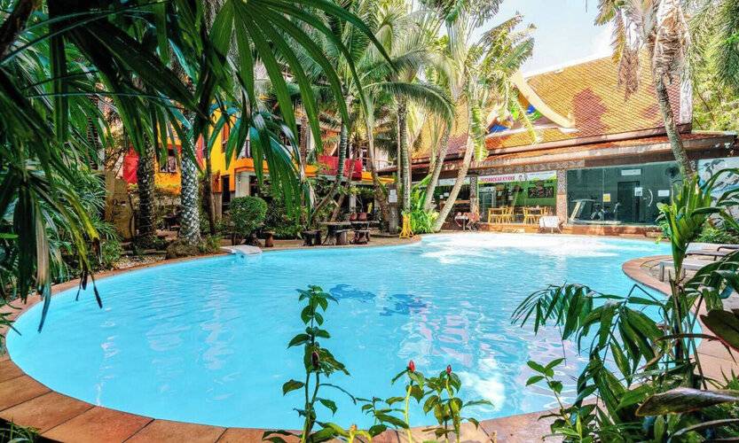 Naiharn Pearl Condo Hotel By Villacarte