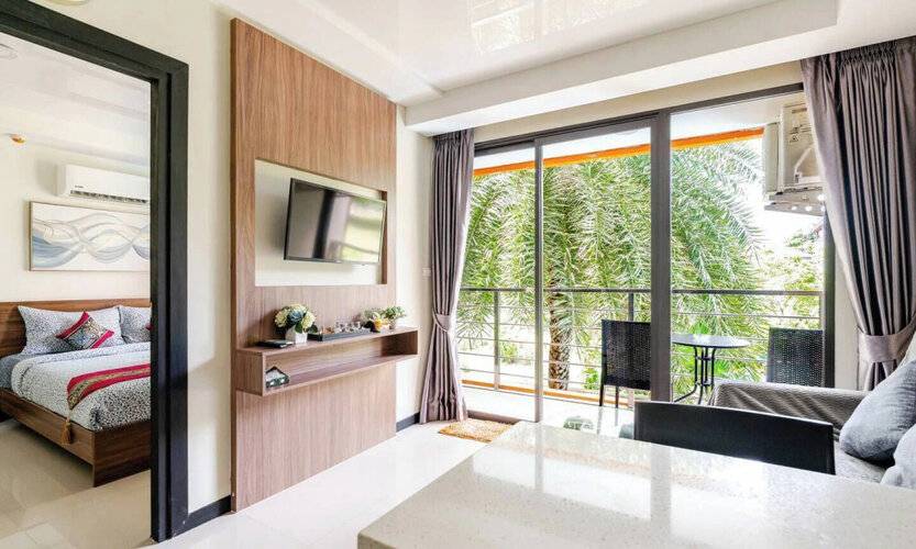 Naiharn Pearl Condo Hotel By Villacarte