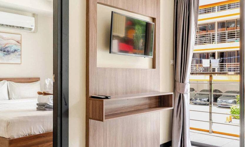 Naiharn Pearl Condo Hotel By Villacarte