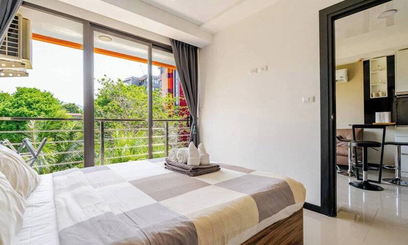 Naiharn Pearl Condo Hotel By Villacarte