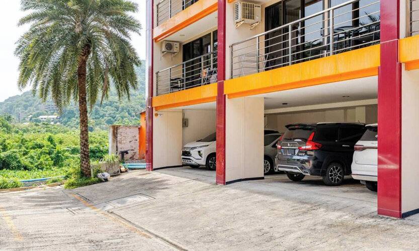 Naiharn Pearl Condo Hotel By Villacarte