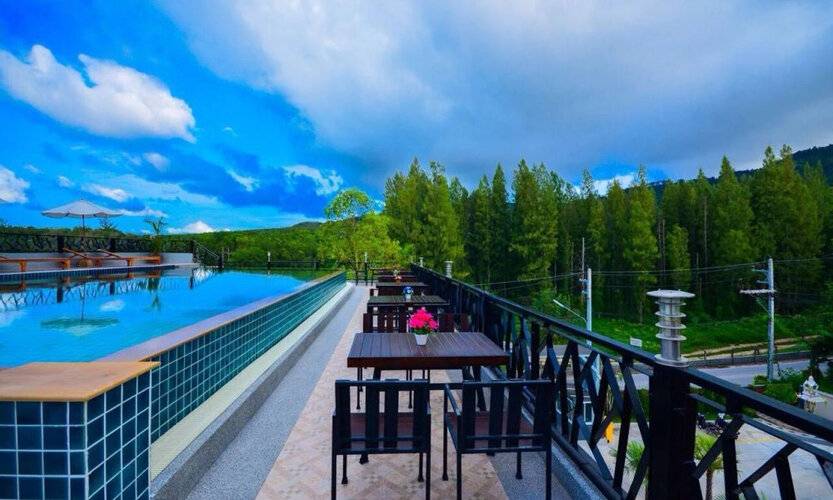 Golden Manora Hotel Bangtao Beach