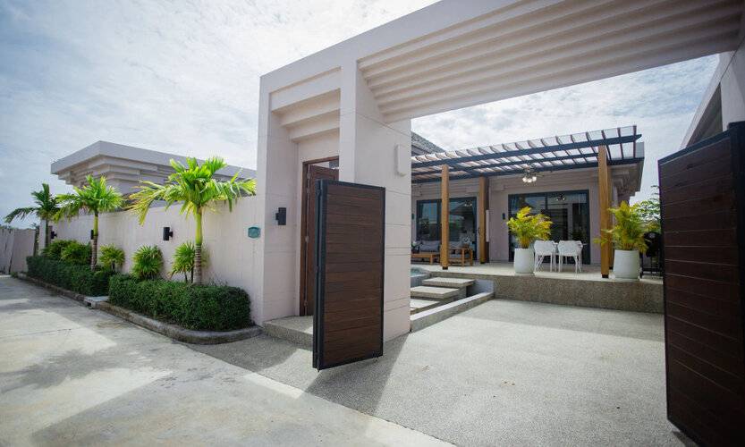 Gold Chariot Pool Villa