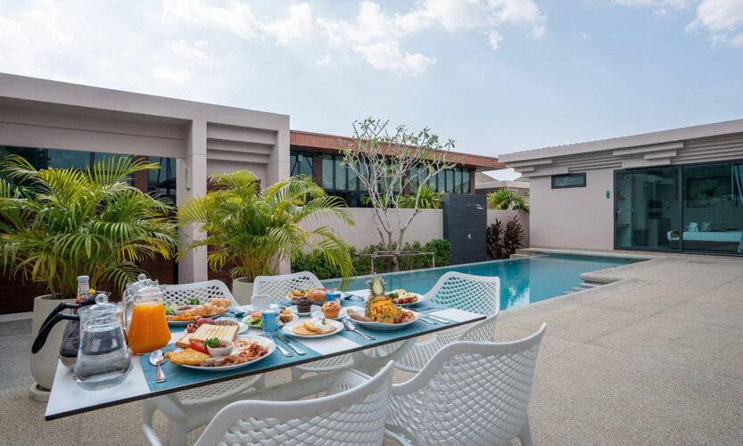 Gold Chariot Pool Villa