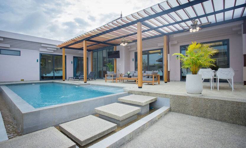 Gold Chariot Pool Villa