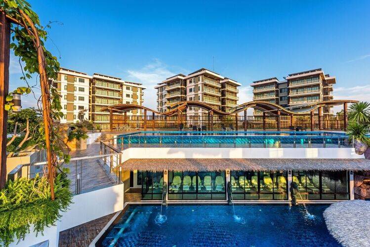 Chalong Miracle Lakeview Resort & Spa