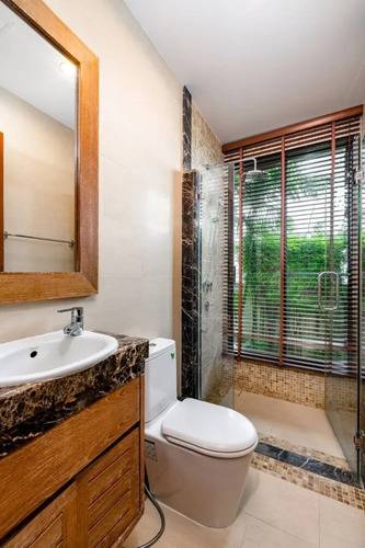 Champagne Pool Villa