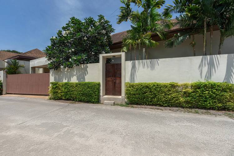 Вилла Nai Harn Pool Villa Bond