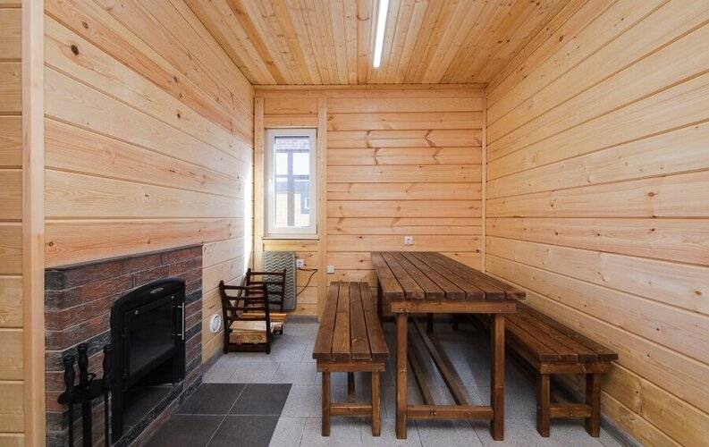 Поделам Barnhouse Holiday