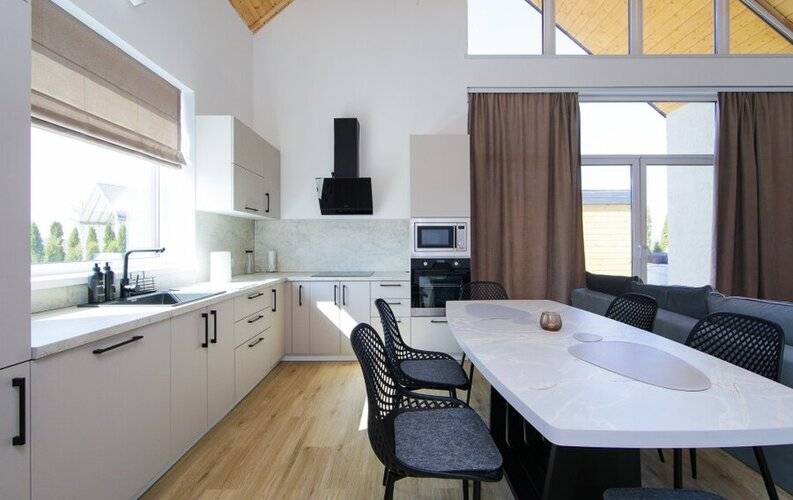 Поделам Barnhouse Holiday