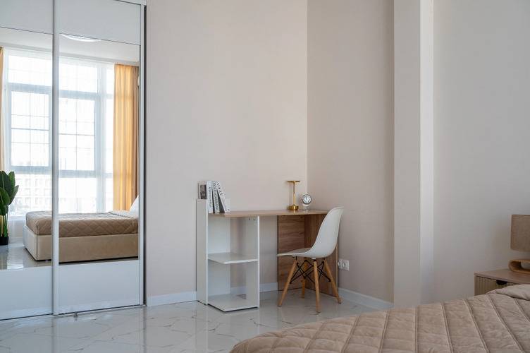 Апартаменты Red Apartments Арт Лайт Сити Апартамент Шарль